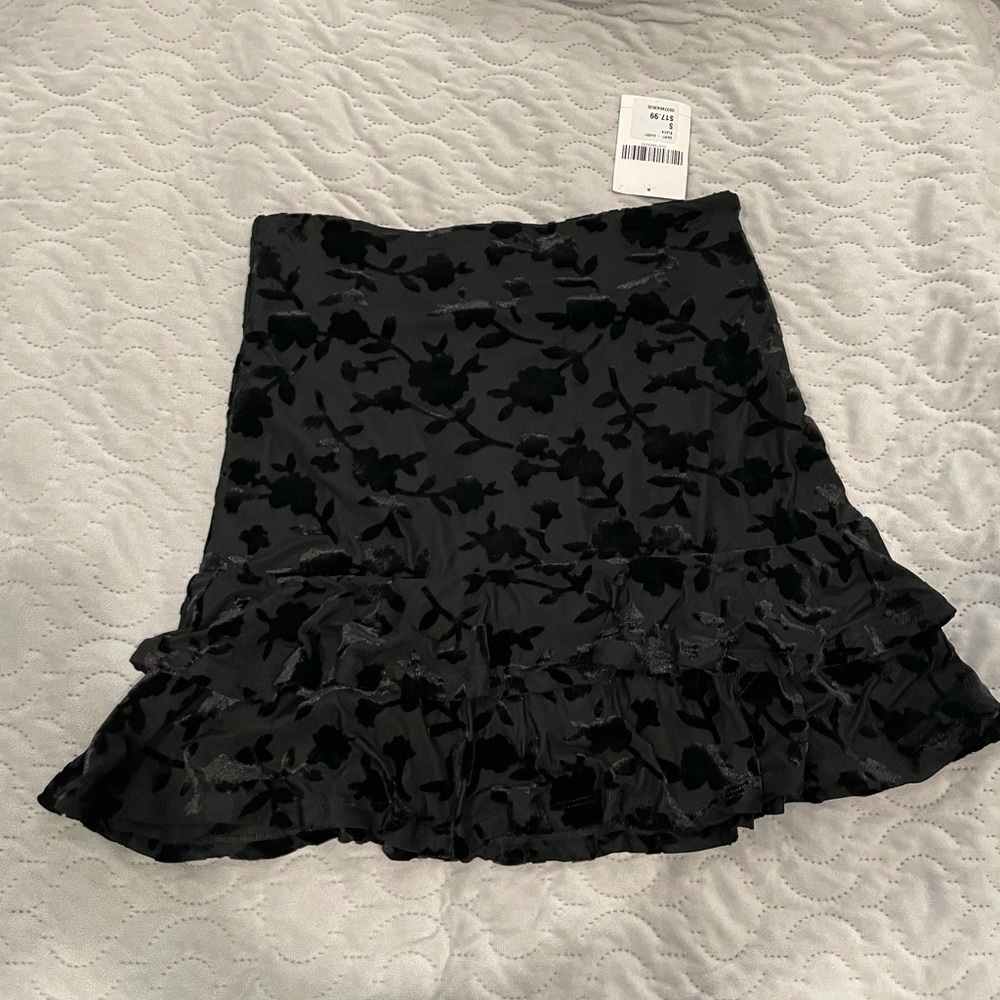 NWT ruffle skirt